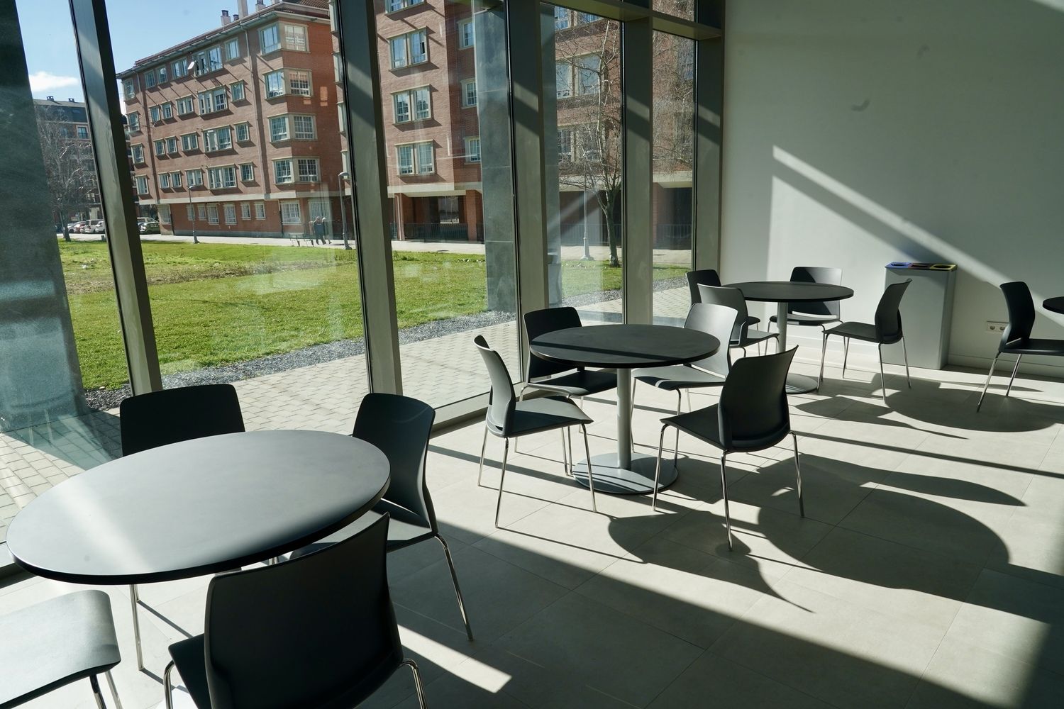  El alcalde de León, la rectora de la ULE y la astronauta Sara García Alonso visitan las instalaciones del CEBT | Campillo / ICAL