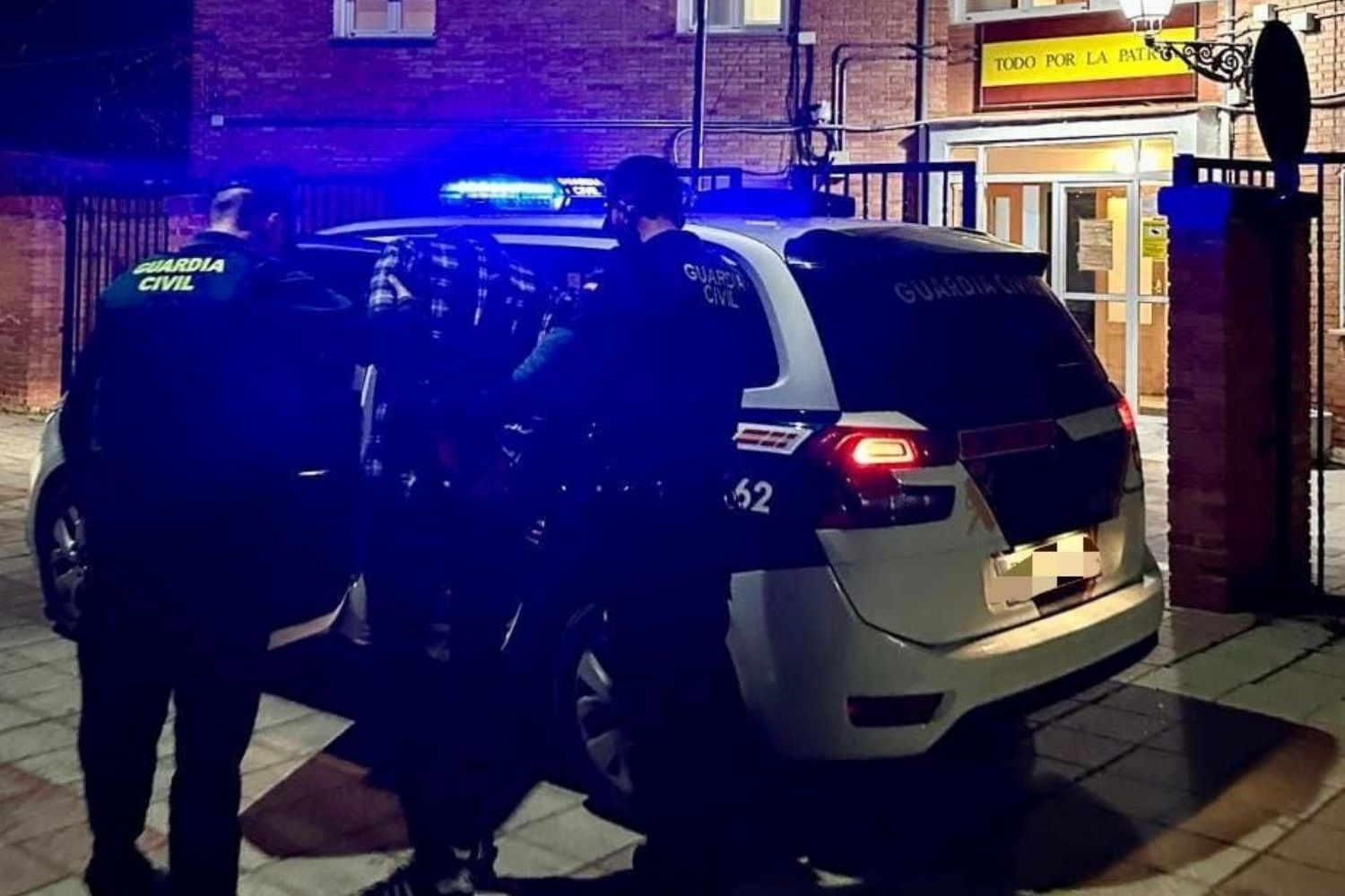 Detenido in fraganti por intentar robar en el remolque de un camión en Villacedré (León) Detenido in fraganti por intentar robar en el remolque de un camión en Villacedré (León)