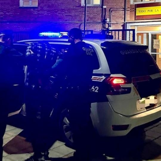 Detenido in fraganti por intentar robar en el remolque de un camión en Villacedré (León)