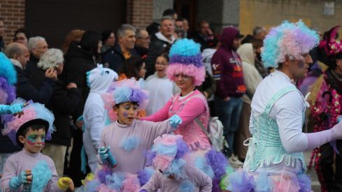 La Bañeza se colorea con en Gran Desfile del Carnaval 2026 | José Martín