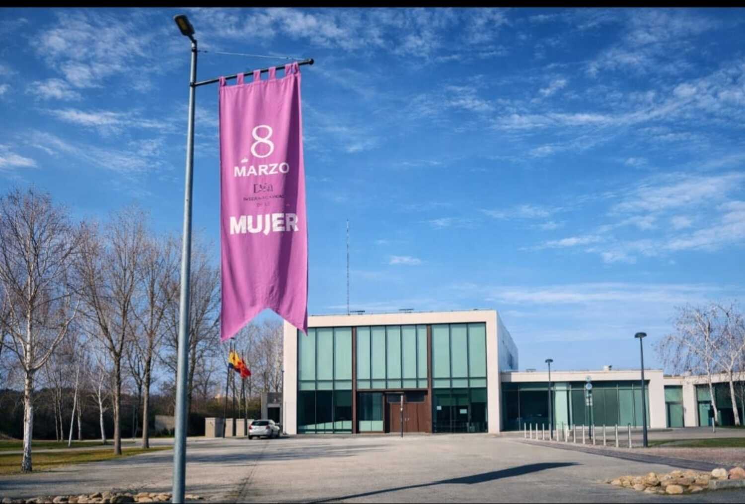 Sariegos rinde homenaje a Urraca I en el 8M más simbólico de su historia