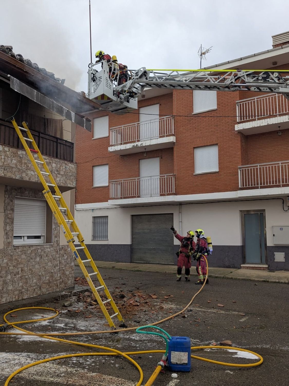 Intervención de los bomberos en el incendio de una vivienda en Viloria de la Jurisdicción | Bomberos de León Intervención de los bomberos en el incendio de una vivienda en Viloria de la Jurisdicción | Bomberos de León