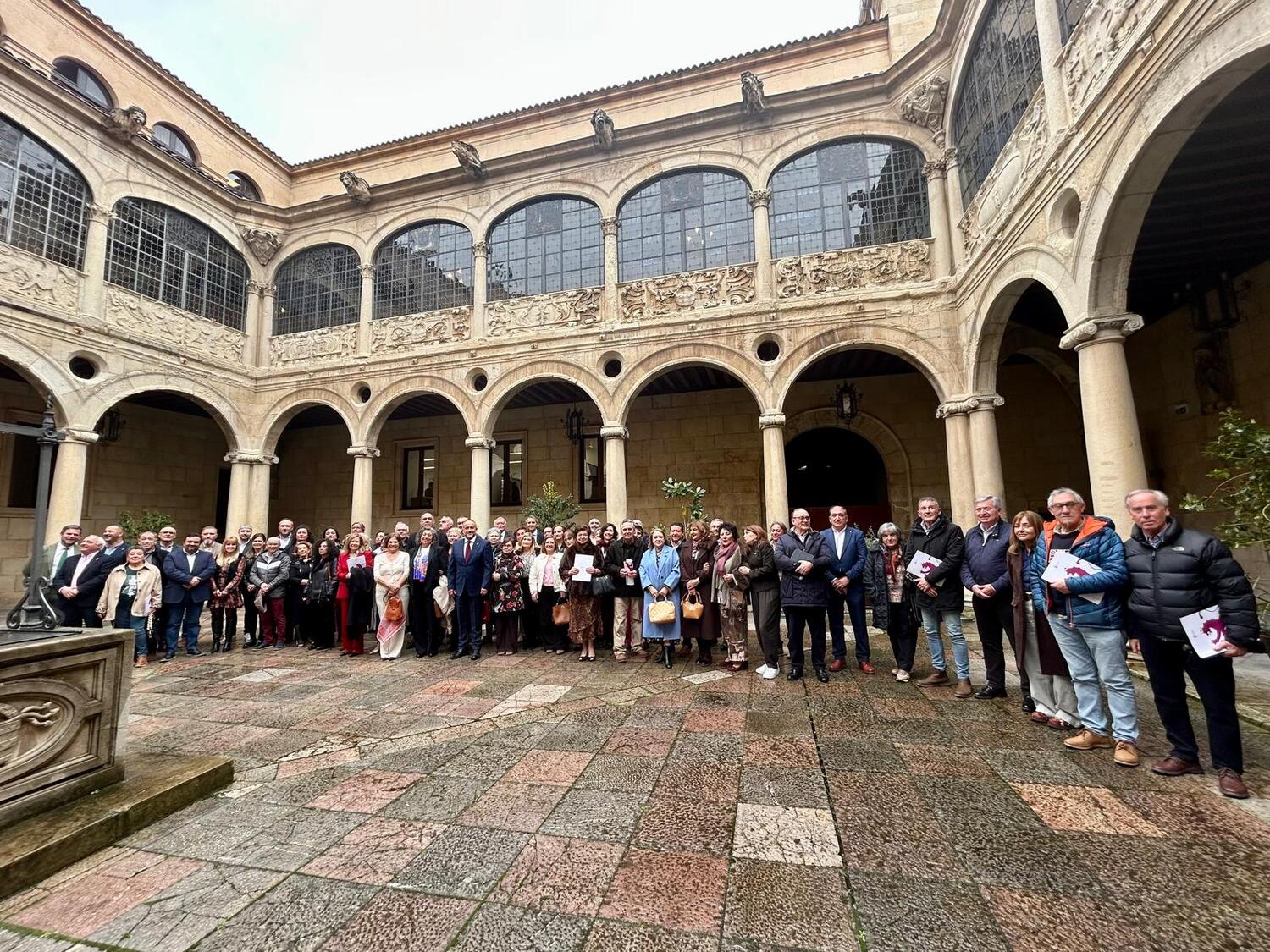 Homenaje a una vida de servicio público: La Diputación de León despide a 57 trabajadores jubilados en 2025