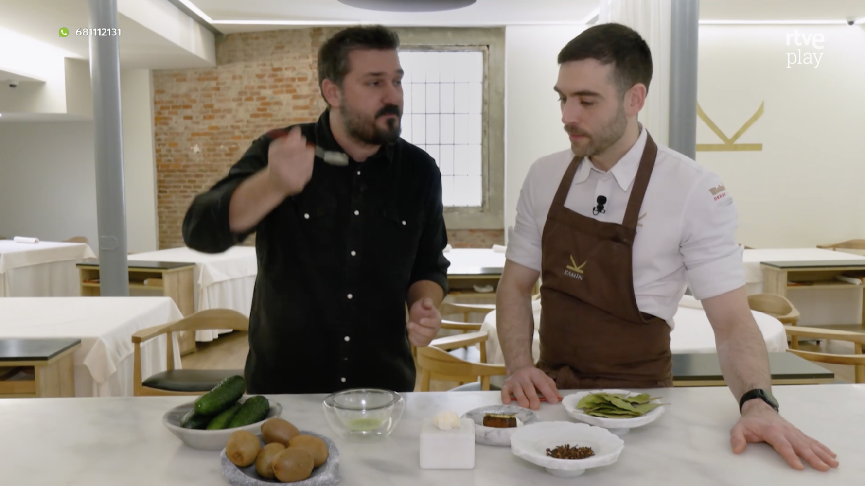 Omar Morán y Mario Gómez probando los postres del Restaurante Kamin de León en Aquí la Tierra | Aquí la Tierra - TVE