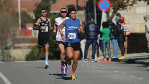 Éxito de participación en los 10KM de La Virgen: Kevin Viñuela y Loreto Pacho se coronan campeones | José Martín
