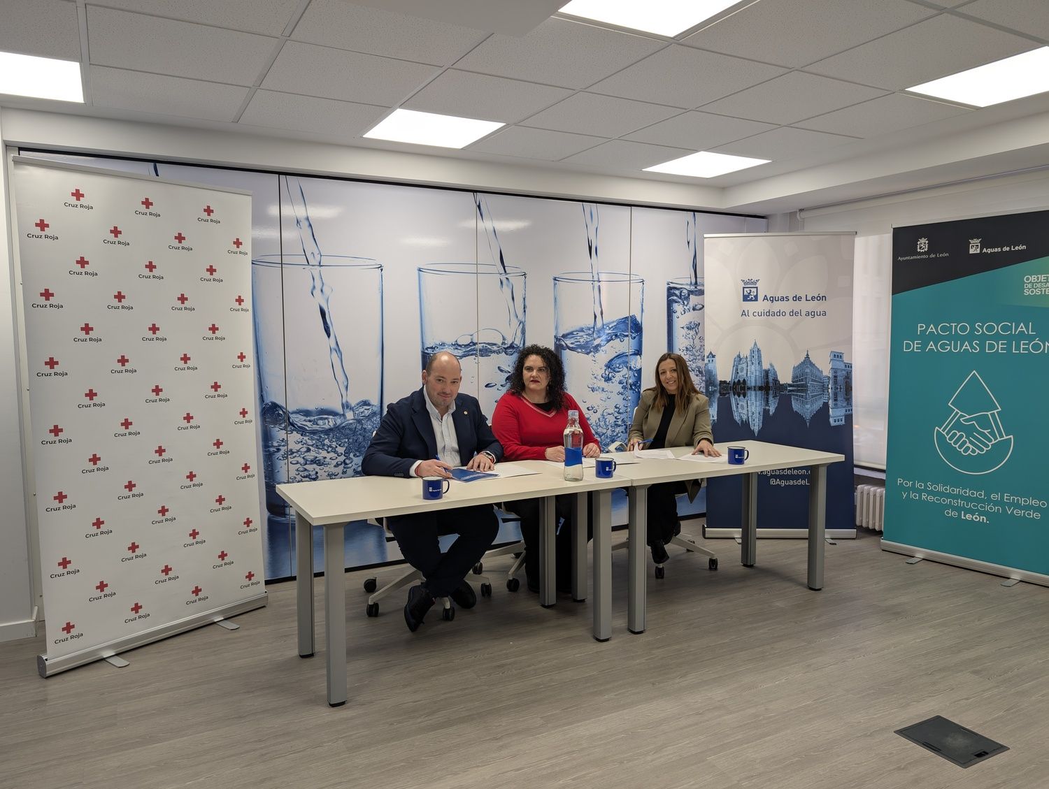 Cruz Roja, Aguas de León y el Ayuntamiento impulsan empleo para personas vulnerables con el Programa OLA