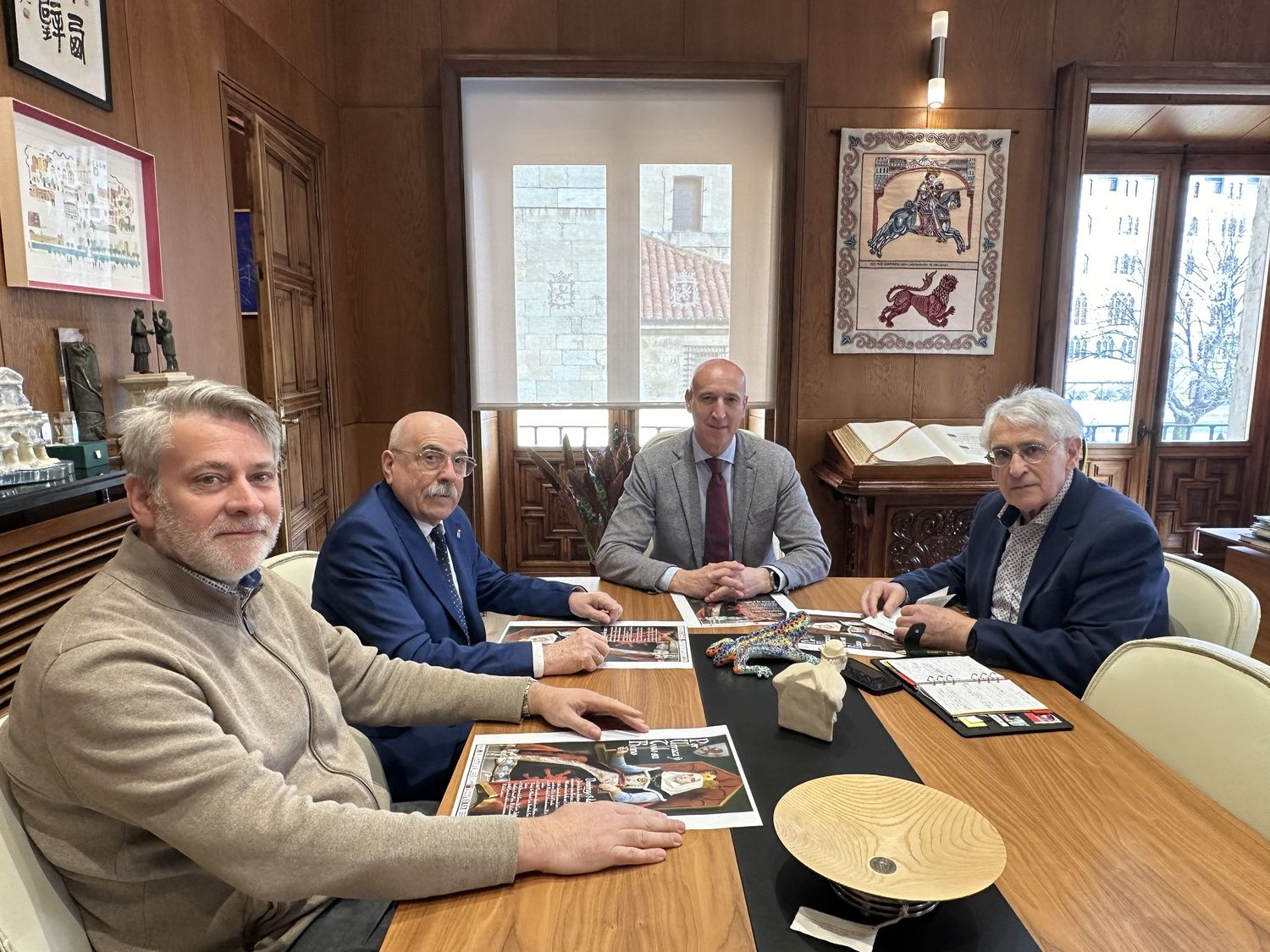 'Por Urraca y todo su reino': La Federación de Vecinos Rey Ordoño exalta la figura de la reina 'Por Urraca y todo su reino': La Federación de Vecinos Rey Ordoño exalta la figura de la reina