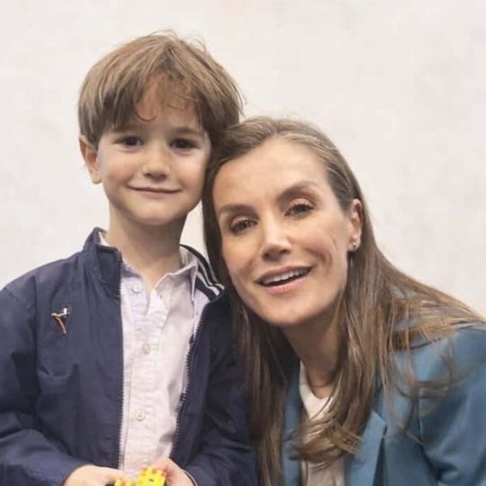 El pequeño Darío conoce a la reina Letizia en el Día Mundial de las Enfermedades Raras El pequeño Darío conoce a la reina Letizia en el Día Mundial de las Enfermedades Raras