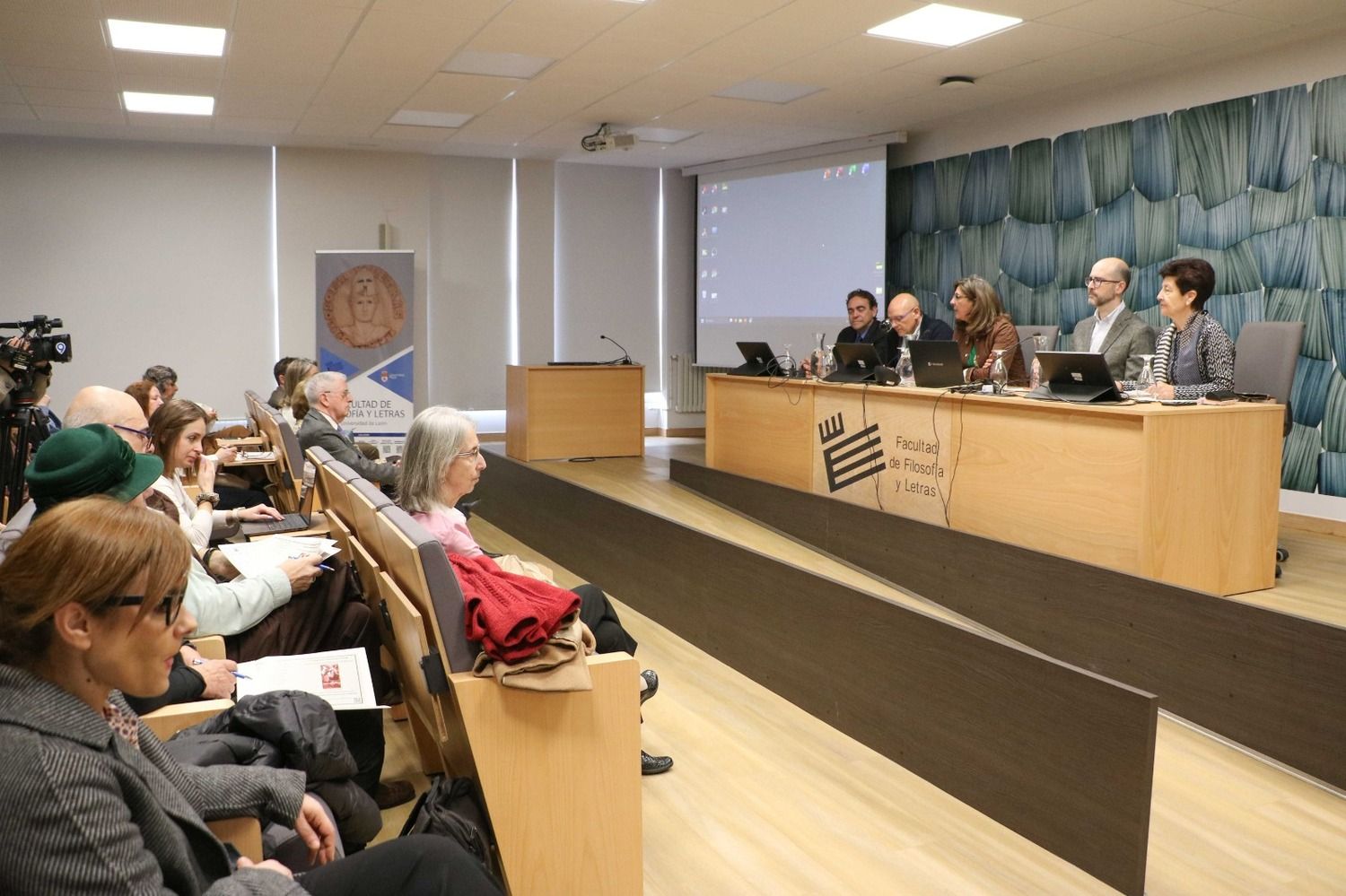 Congreso ‘Urraca, regina et imperatrix Hispaniae’ de la ULE Congreso ‘Urraca, regina et imperatrix Hispaniae’ de la ULE