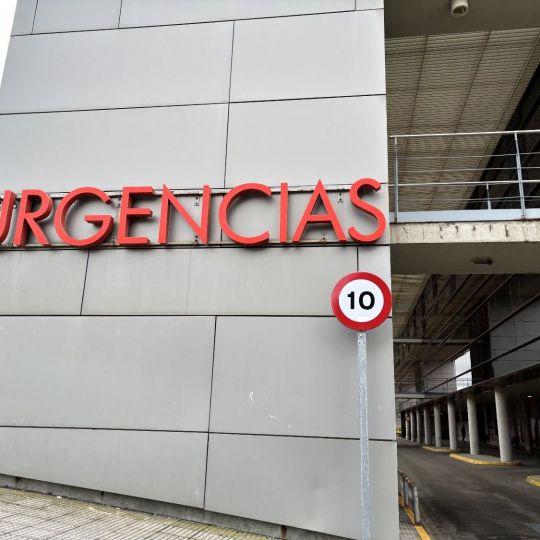 Urgencias del Hospital de León | Fallece el trabajador que cayó desde el tejado de una obra en la calle La Rúa de León 