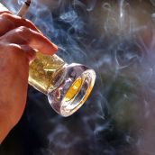 El alcohol y el tabaco encabezan una subida del 2% en el IPC de la provincia de León en febrero | iStock - Bunyos