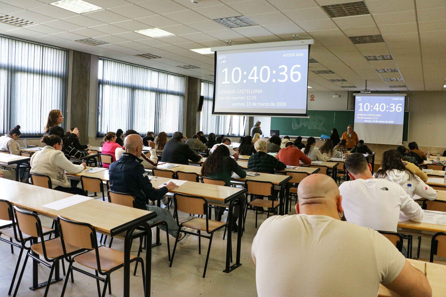 Más de un centenar adultos se examinan en la ULE para acceder a la universidad