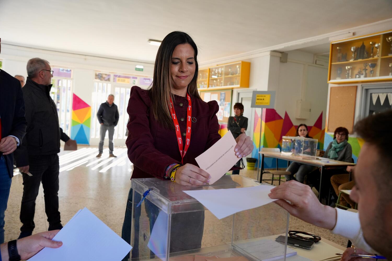 Nuria Rubio abre la jornada electoral en León defendiendo al PSOE como “el partido del cambio” Nuria Rubio abre la jornada electoral en León defendiendo al PSOE como “el partido del cambio”