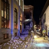 Alarma en el casco histórico de León tras el derrumbe de parte de la casona de la calle Dámaso Merino