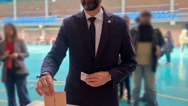 Héctor Alaiz Moretón, subdelegado del Gobierno en León, ejerciendo su derecho a voto