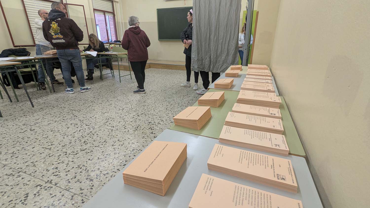 Mesas electorales en Ponferrada para las elecciones del 15M (3) Mesas electorales en Ponferrada para las elecciones del 15M (3)