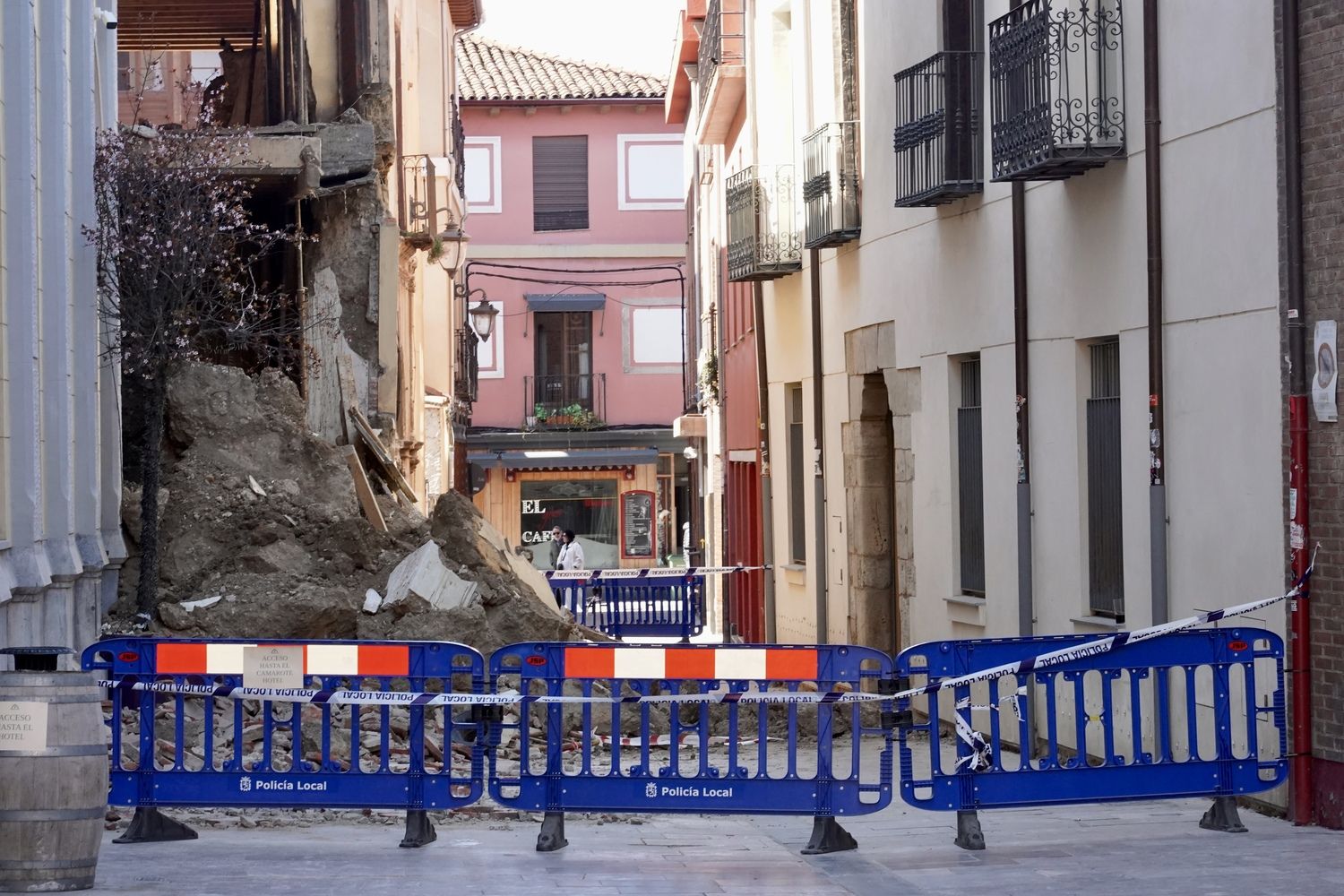 León estudiará tomar “alguna acción urgente” para que el derrumbe de la casona de Dámaso Merino “no se convierta en una tragedia” | Campillo / ICAL