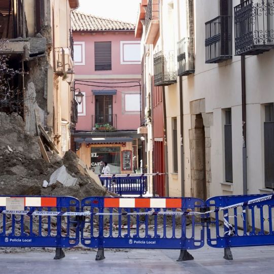 León estudiará tomar “alguna acción urgente” para que el derrumbe de la casona de Dámaso Merino “no se convierta en una tragedia” | Campillo / ICAL