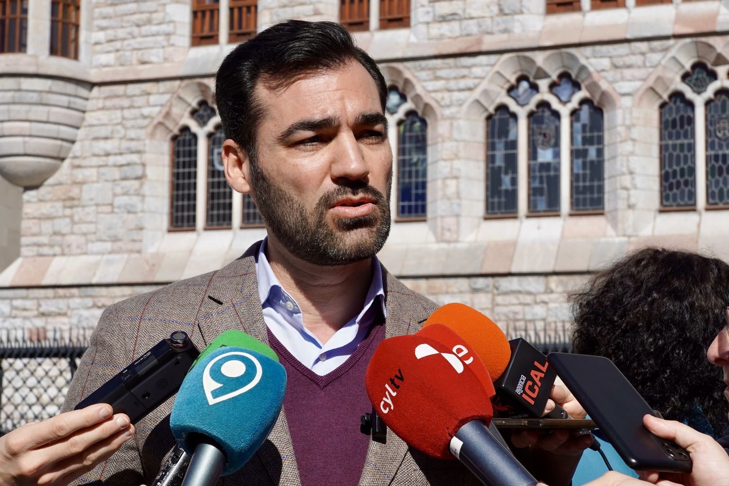 El portavoz del Grupo Municipal del Partido Popular en el Ayuntamiento de León, David Fernández, habla sobre cultura y patrimonio municipal | Campillo / ICAL