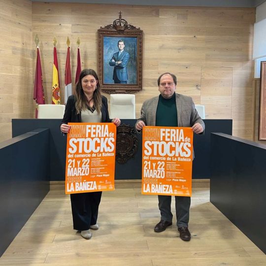 La Bañeza convierte su Plaza Mayor en escaparate del comercio con la Feria de Stocks