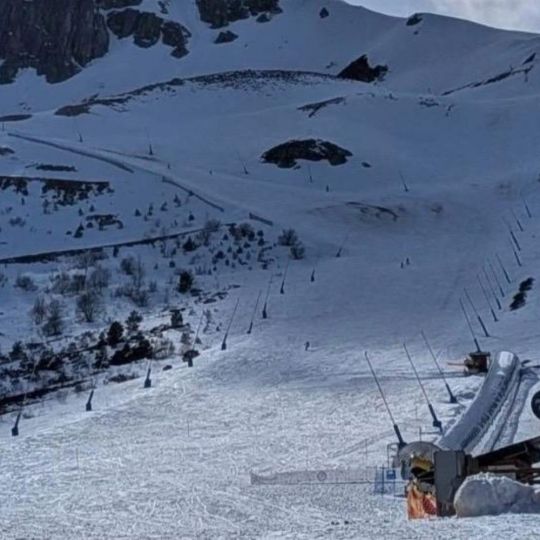 Fin de semana de esquí en León: 19 pistas y 13km listos en San Isidro y Leitariegos