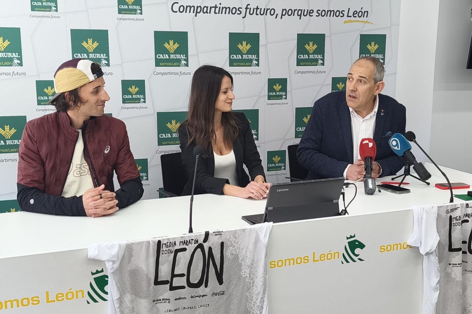 Presentación de la camiseta de la Media Maratón de León