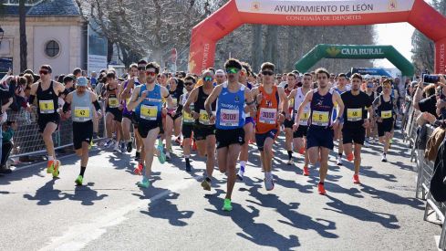 Carlis S. Campillo ICAL. Salida d Media Maratón de León y la Carrera 5K  (1)