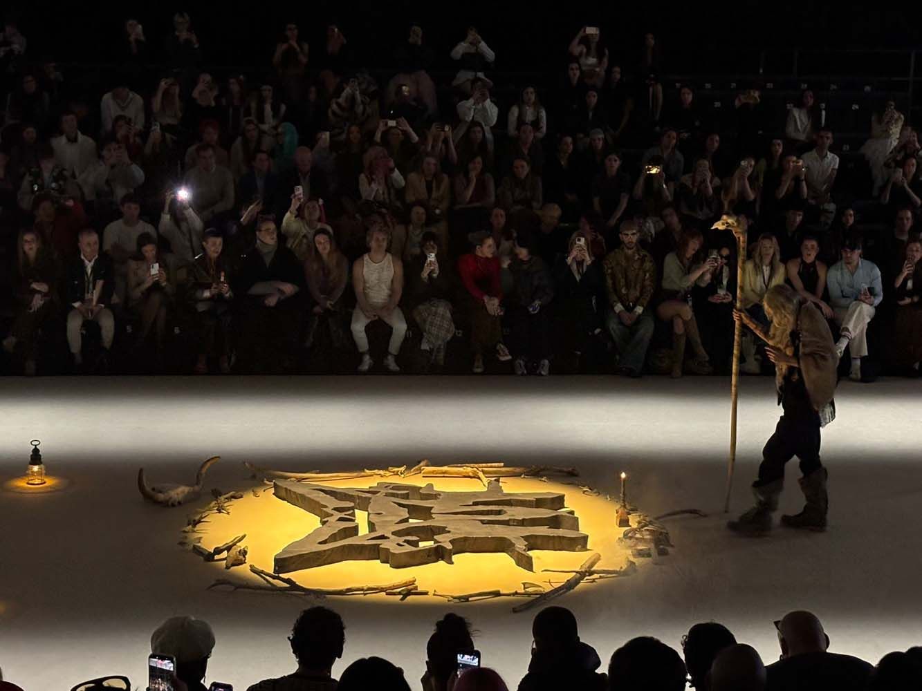 El joven diseñador leonés, Erik Bruccia en la Mercedes Fashion Week 