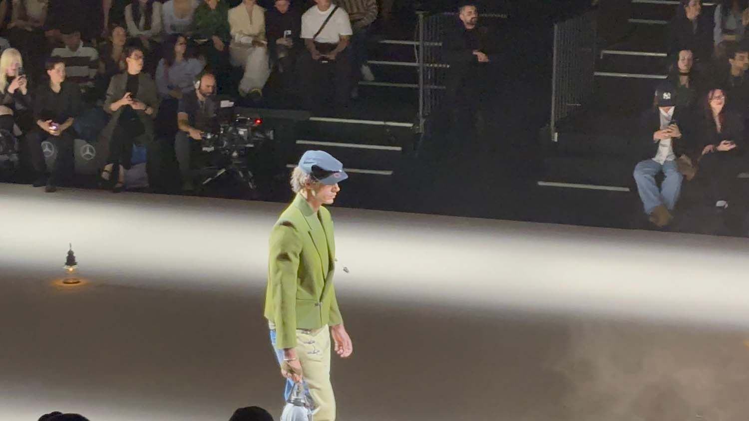 El joven diseñador leonés, Erik Bruccia en la Mercedes Fashion Week 