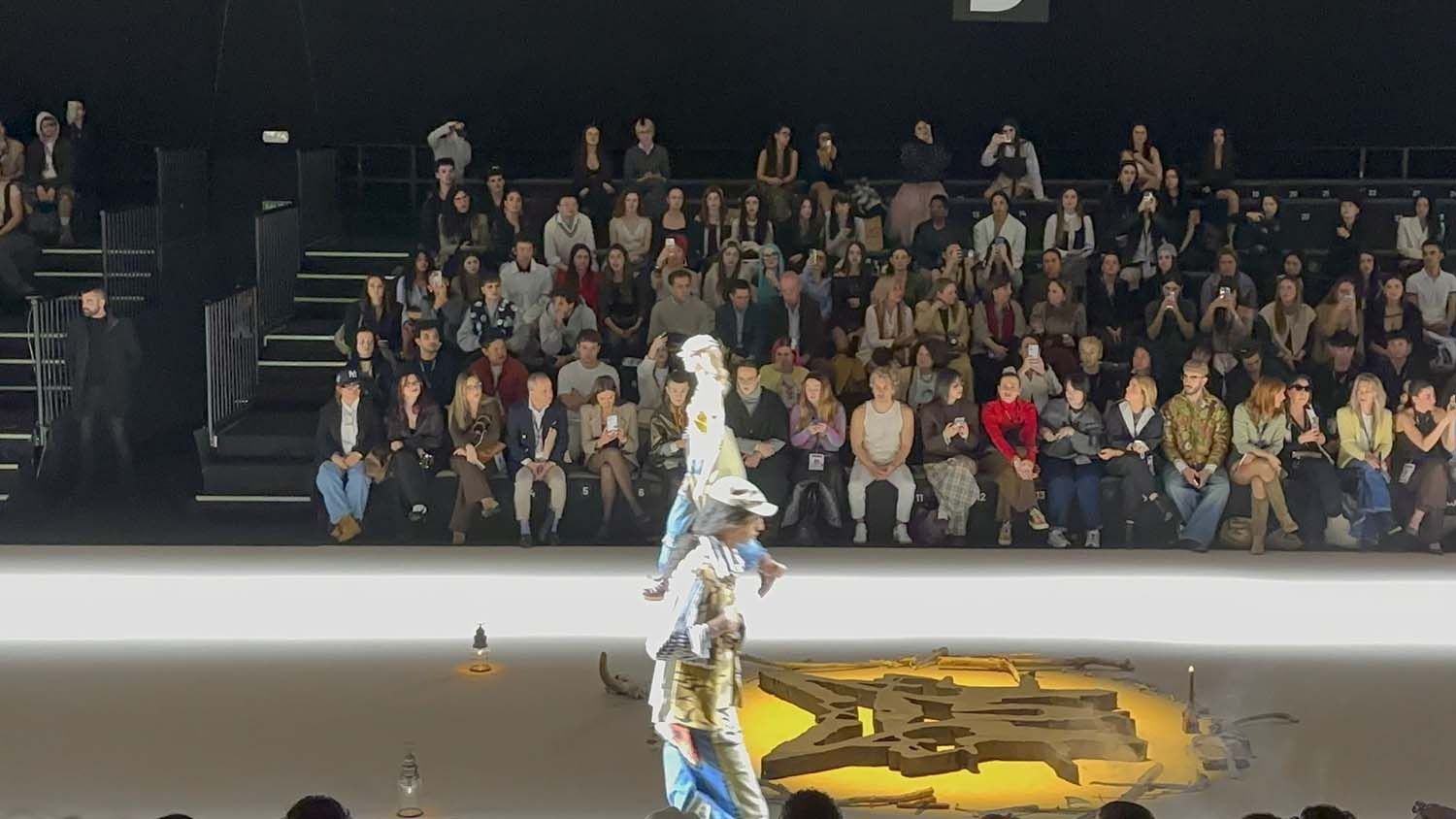 El joven diseñador leonés, Erik Bruccia en la Mercedes Fashion Week