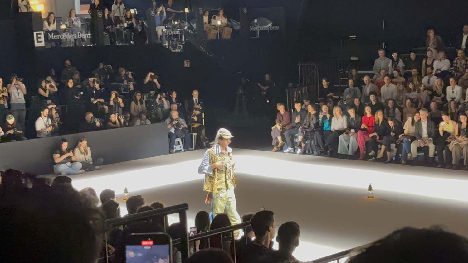 El joven diseñador leonés, Erik Bruccia en la Mercedes Fashion Week 