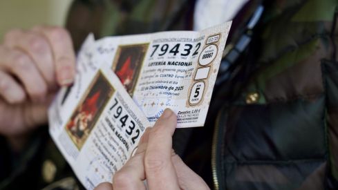 La comisión de fiestas de Villamanín (León) anuncia que volverá a vender lotería de Navidad | Carlos S. Campillo / ICAL La comisión de fiestas de Villamanín (León) anuncia que volverá a vender lotería de Navidad | Carlos S. Campillo / ICAL