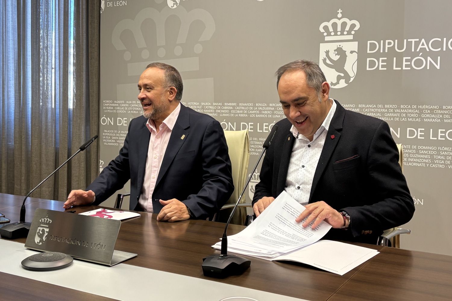 Gerardo Álvarez Courel, presidente de la Diputación de León y Valentín Martínez, vicepresidente 2º y responsable del área de Cooperación y SAM