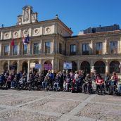 Personas con movilidad reducida reclaman 125 plazas más de aparcamiento en León | Carlos S. Campillo / ICAL