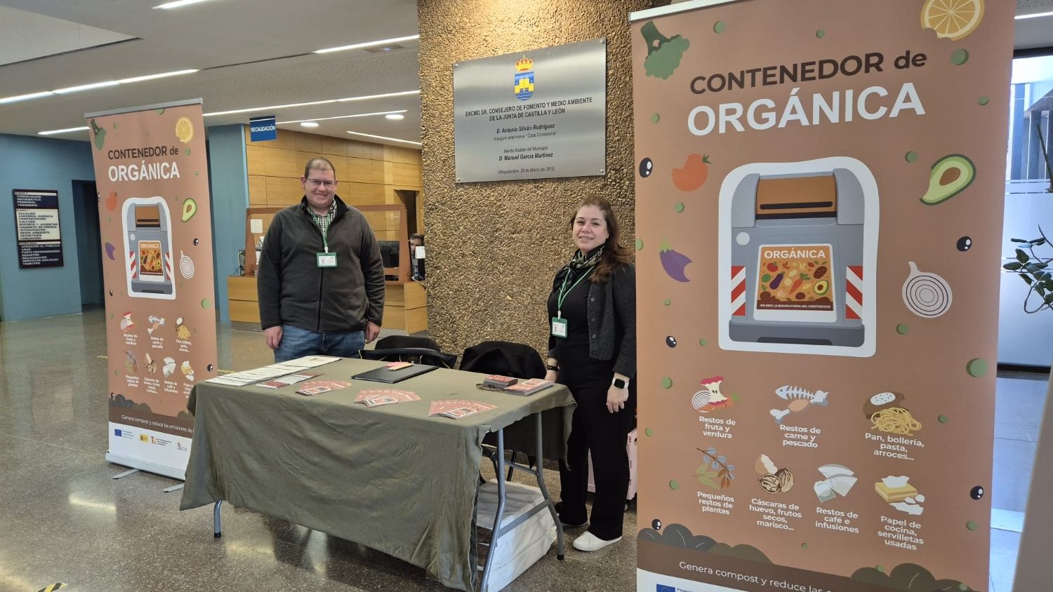 Explicaciones de los agentes medioambientales que han desgranado las ventajas del reciclaje en general y de la separación de residuos que genera compost y reduce las emisiones de CO2 Explicaciones de los agentes medioambientales que han desgranado las ventajas del reciclaje en general y de la separación de residuos que genera compost y reduce las emisiones de CO2