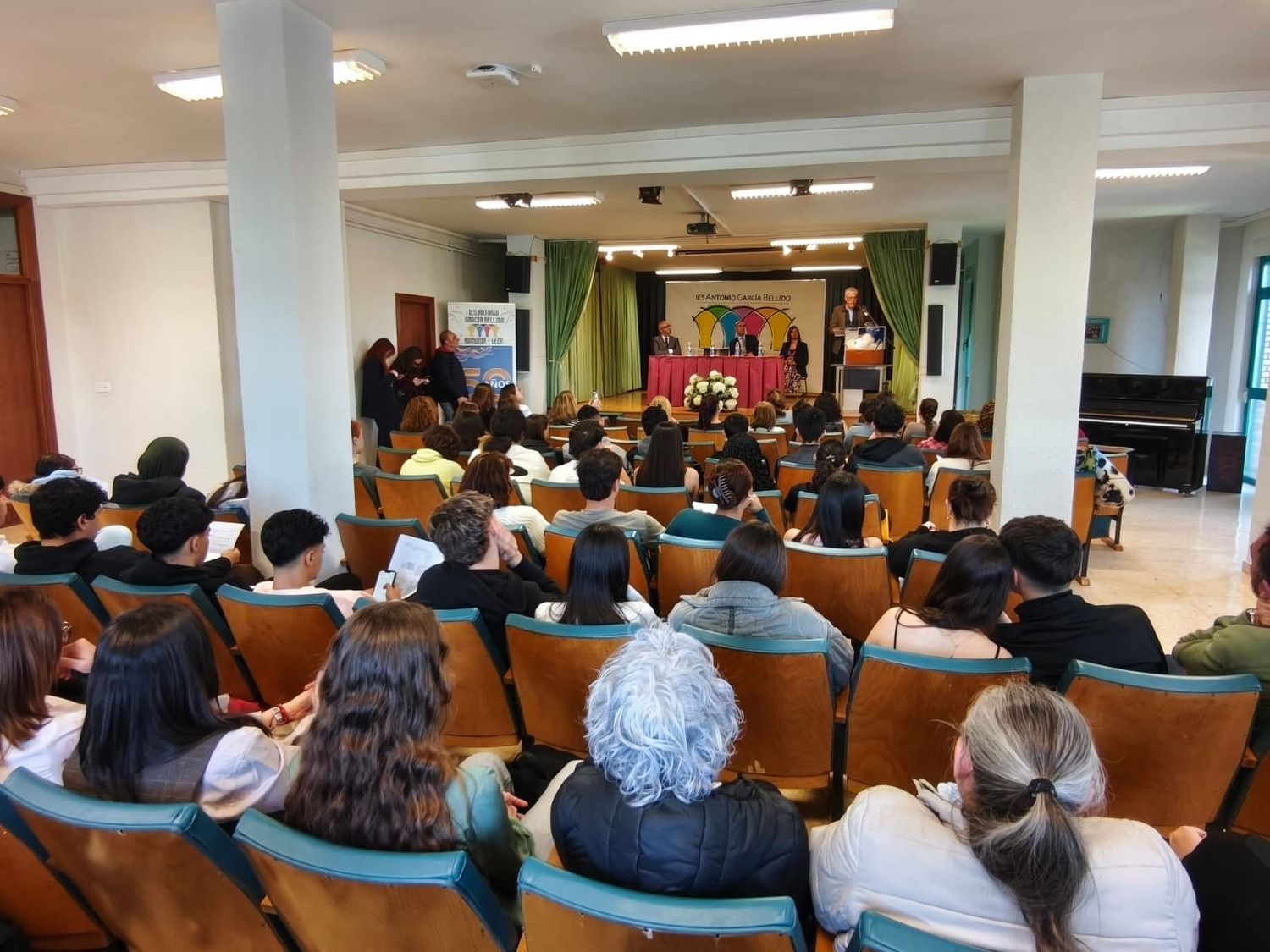 El IES Antonio García Bellido de León premia la labor del centro La Fontana con el Premio Concordia