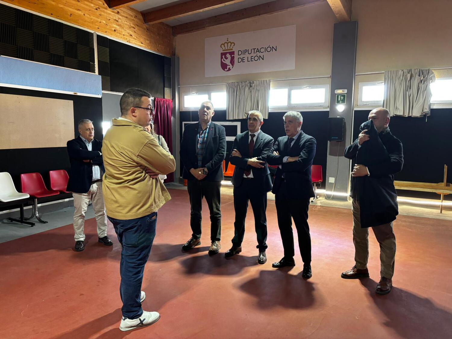 La Diputación de León llevará desfibriladores a 53 municipios gracias a una subvención de 112.000 euros La Diputación de León llevará desfibriladores a 53 municipios gracias a una subvención de 112.000 euros