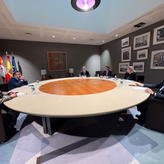 UPL abre la puerta al diálogo: Primer reunión con Mañueco sin compromisos de apoyo UPL abre la puerta al diálogo: Primer reunión con Mañueco sin compromisos de apoyo