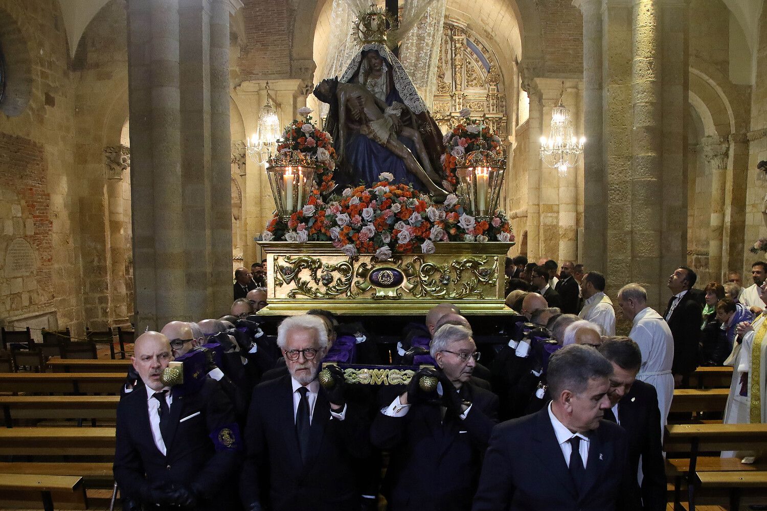 Procesión de La Dolorosa, acto que da inicio a la Semana Santa de la capital | Peio García / ICAL