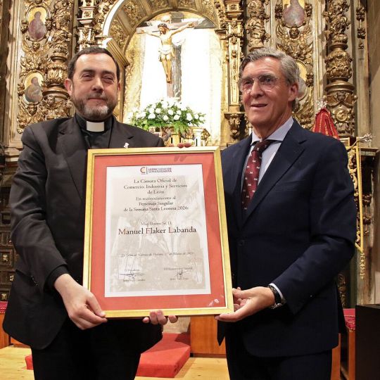 Entrega de la distinción de Personaje Singular de la Semana Santa de León | Peio García / ICAL