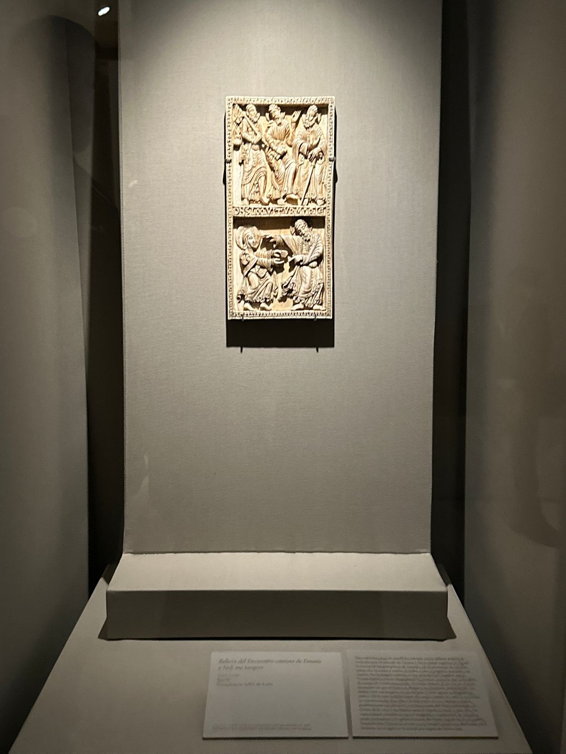 La exposición ‘Reina Ella’ de León en León incorpora una pieza de marfil del siglo XII