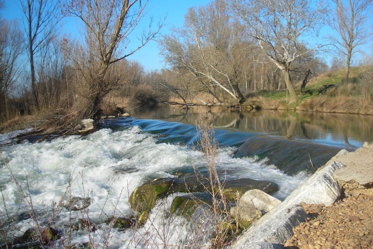 Valderas da luz verde a la playa fluvial del río Cea: Un enclave natural recuperado Valderas da luz verde a la playa fluvial del río Cea: Un enclave natural recuperado