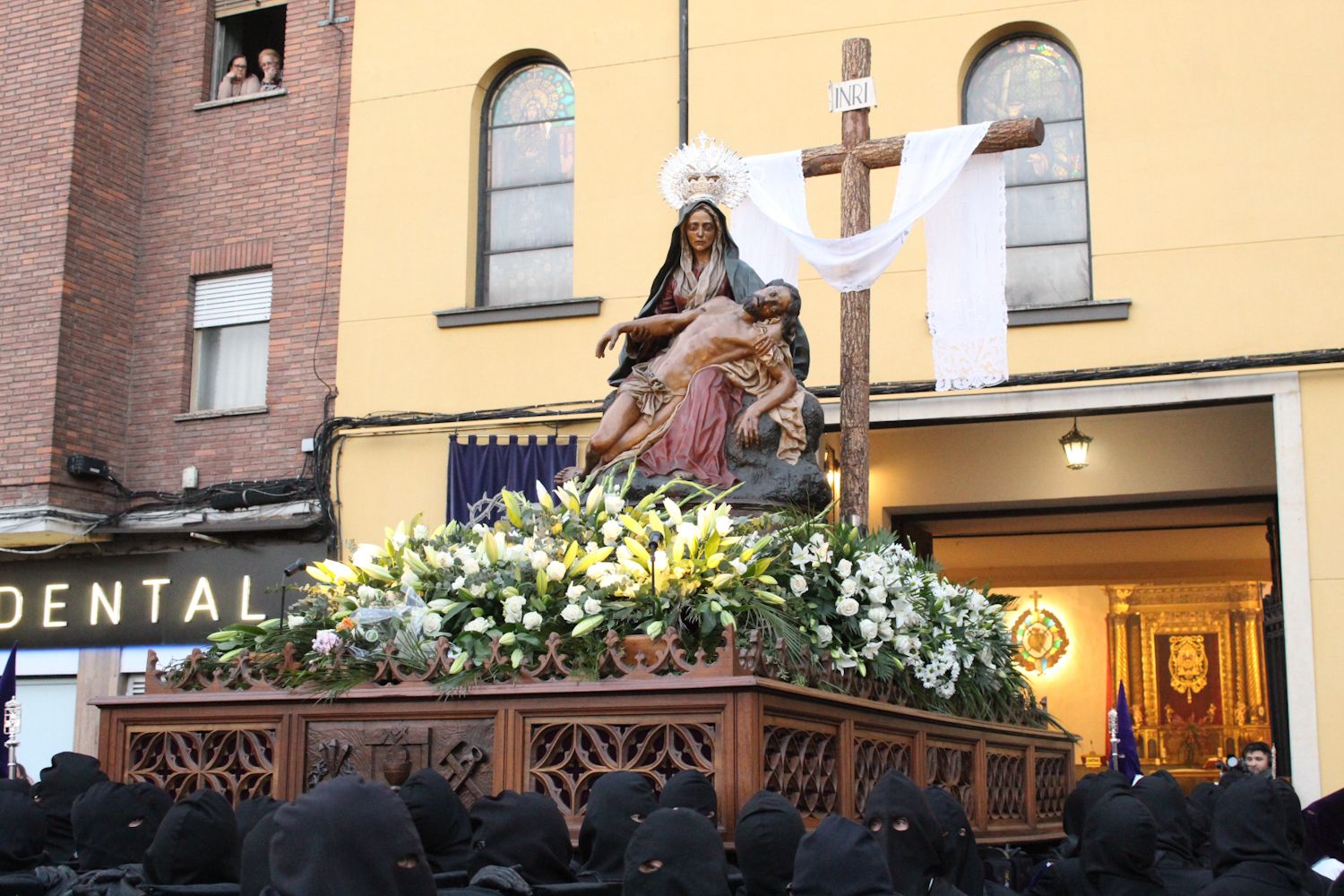 Angustias, el Nazareno y Minerva llenan León de Pasión | José Martín