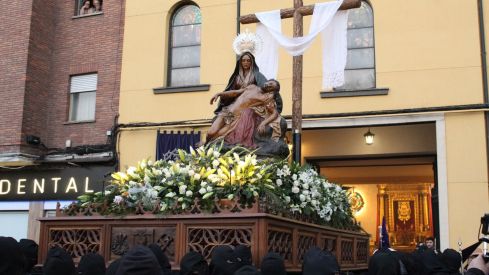 Angustias, el Nazareno y Minerva llenan León de Pasión | José Martín