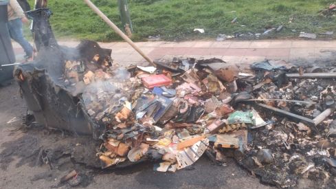 Refuerzan la vigilancia tras la oleada de contenedores calcinados en Trobajo del Camino