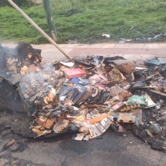 Refuerzan la vigilancia tras la oleada de contenedores calcinados en Trobajo del Camino Refuerzan la vigilancia tras la oleada de contenedores calcinados en Trobajo del Camino