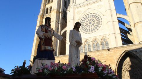 Doble liberación en León: la Procesión del Perdón concede un indulto y una libertad condicional | José Martín