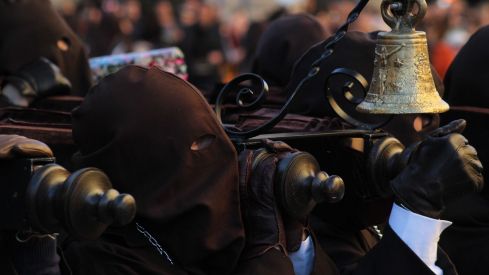 Doble liberación en León: la Procesión del Perdón concede un indulto y una libertad condicional | José Martín