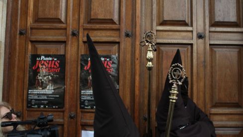 Doble liberación en León: la Procesión del Perdón concede un indulto y una libertad condicional | José Martín