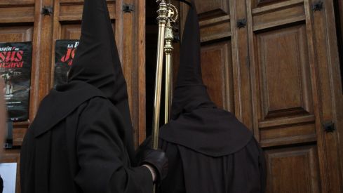 Doble liberación en León: la Procesión del Perdón concede un indulto y una libertad condicional | José Martín